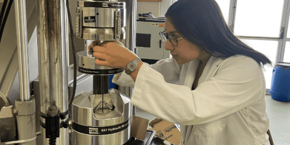 DESARROLLO DE MATERIAL COMPUESTO INNOVADOR PARA COMBATIR VIRUS EN SUPERFICIES